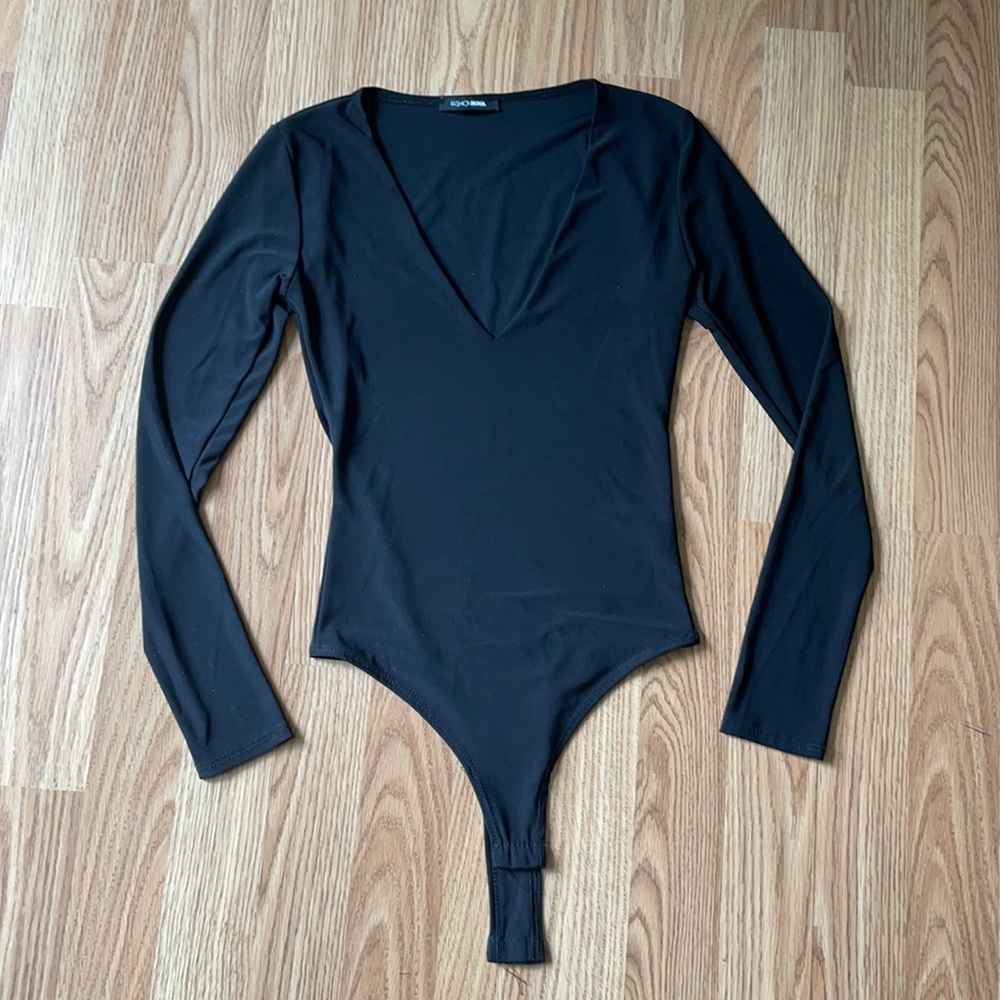 Black v neck long sleeve bodysuit